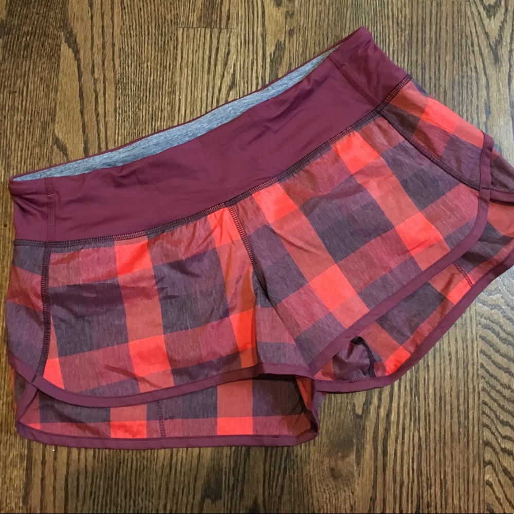 EUC Lululemon Plaid Speed Short Size 6